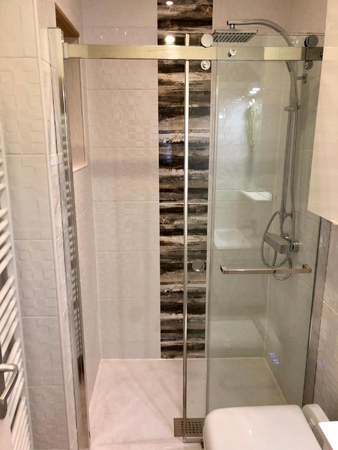 Rdc 1 - Chambre Meublee Au Coeur Du Centre Ville De Montluçon Buitenkant foto